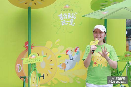 佳沛奇异果水世界现身申城吴江街,活力水FU