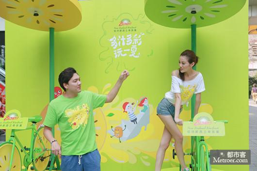 佳沛奇异果水世界现身申城吴江街,活力水FU