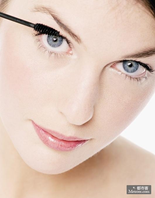 用什么方法可以养睫毛 14455074967916.jpg